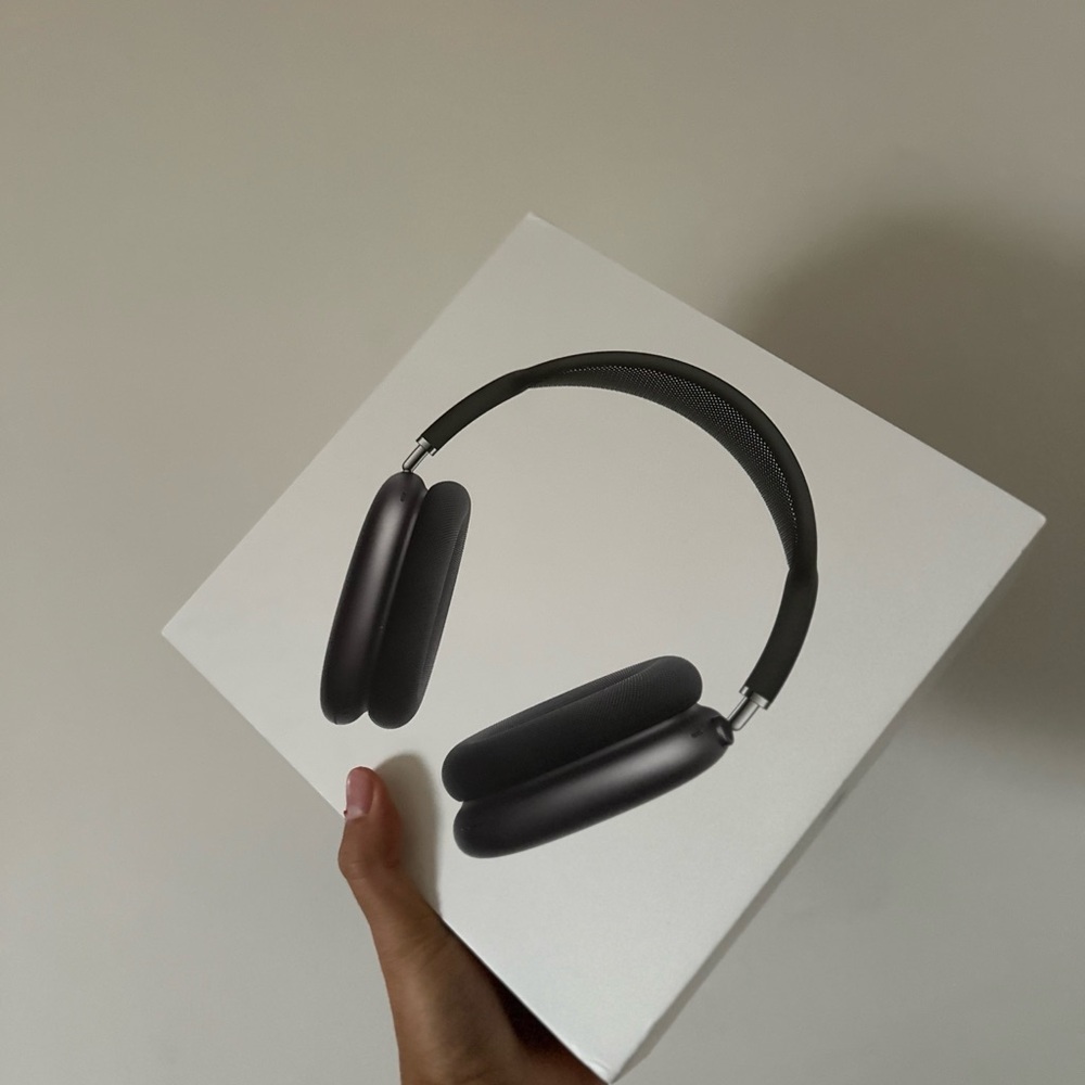 AirPods Max Space Grey With Smart Case Brand New